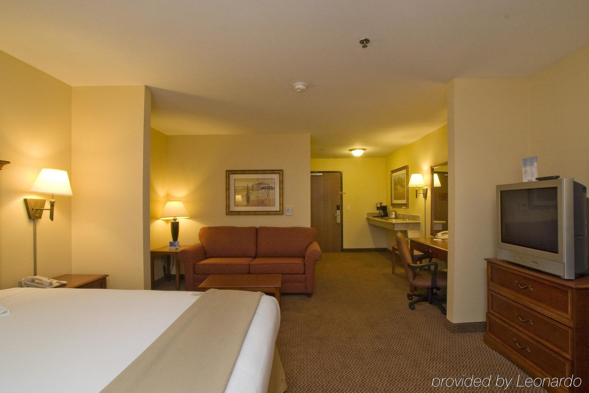 Express & - Laredo-event Center Area By Ihg 2*